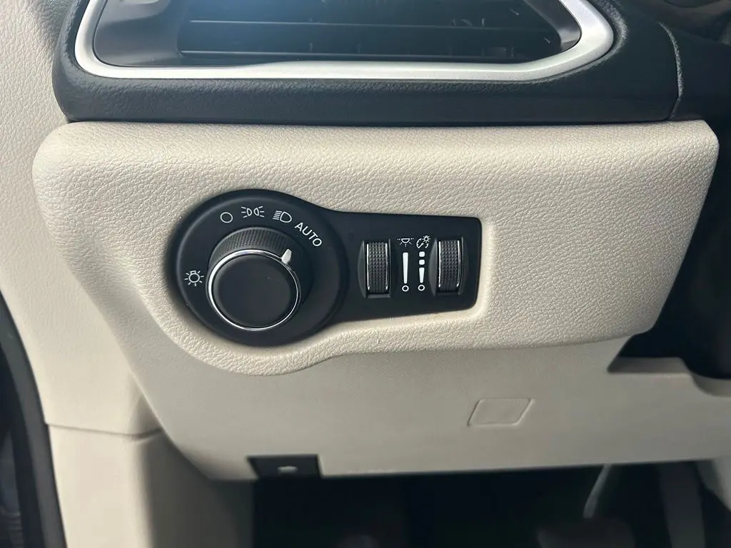 2021 Chrysler Voyager - $11,935