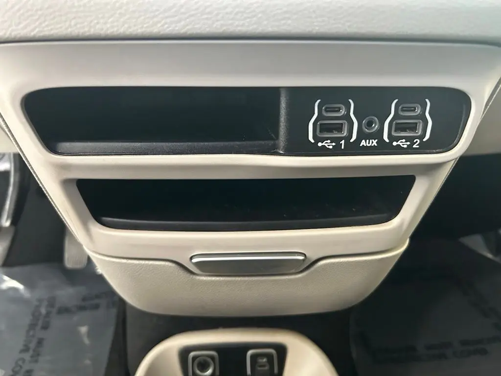 2021 Chrysler Voyager - $11,935