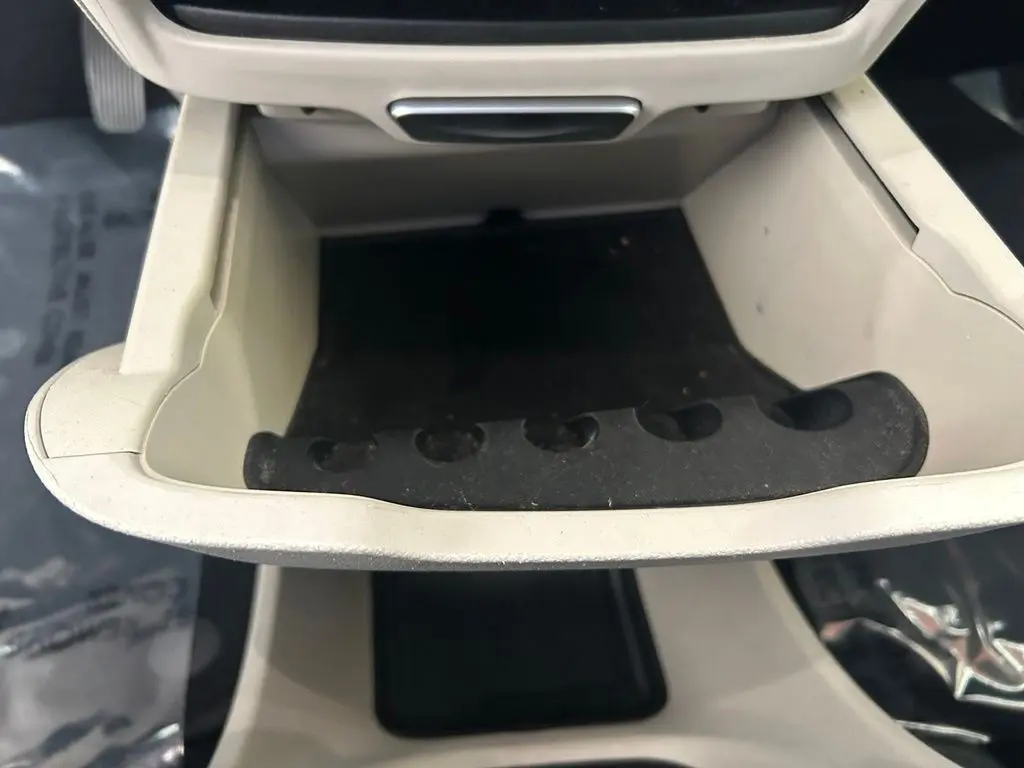 2021 Chrysler Voyager - $11,935