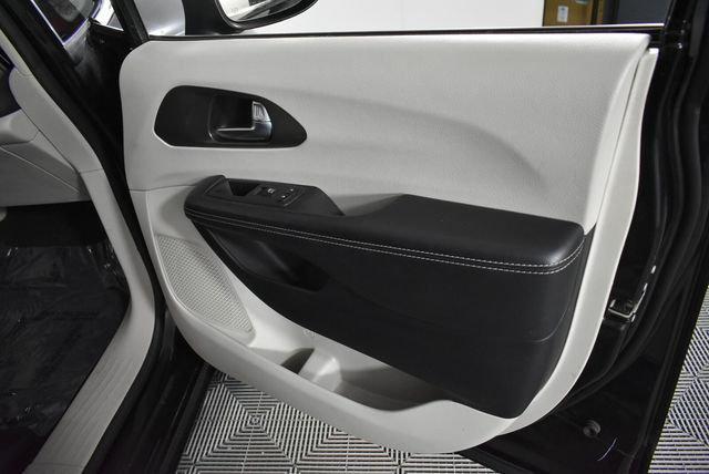 2020 Chrysler Voyager - $8,262