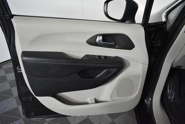 2020 Chrysler Voyager - $8,262