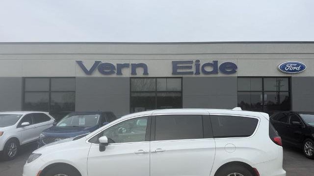 Preowned 2017 Chrysler Pacifica Touring for Sale