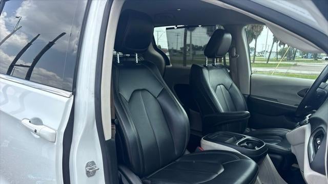 2020 Chrysler Voyager LXi