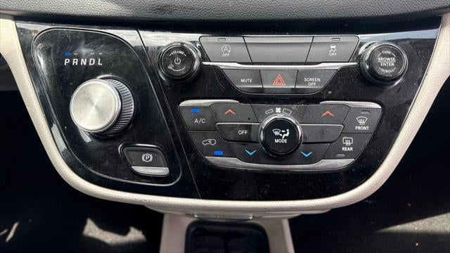 2020 Chrysler Voyager LXi