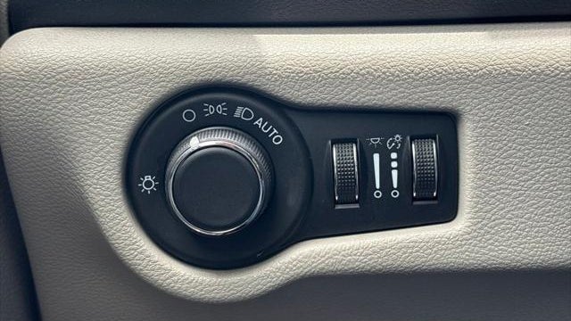 2020 Chrysler Voyager LXi
