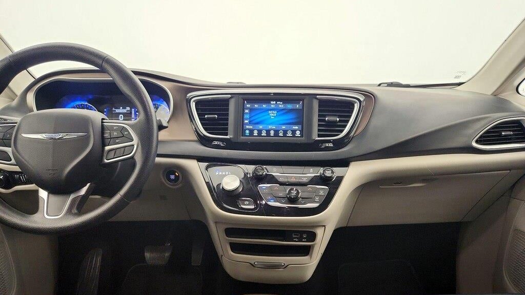2020 Chrysler Voyager LXi