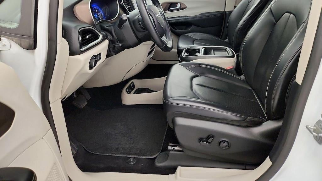 2020 Chrysler Voyager LXi