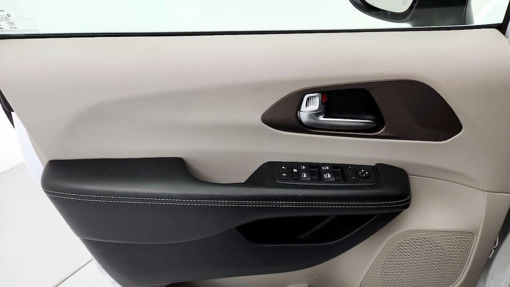 2020 Chrysler Voyager LXi