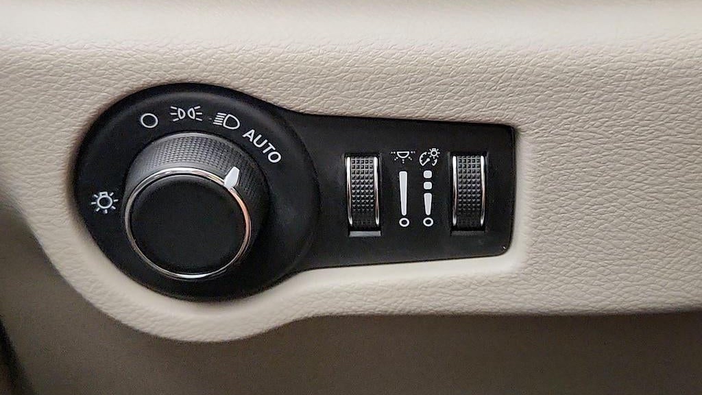 2020 Chrysler Voyager LXi