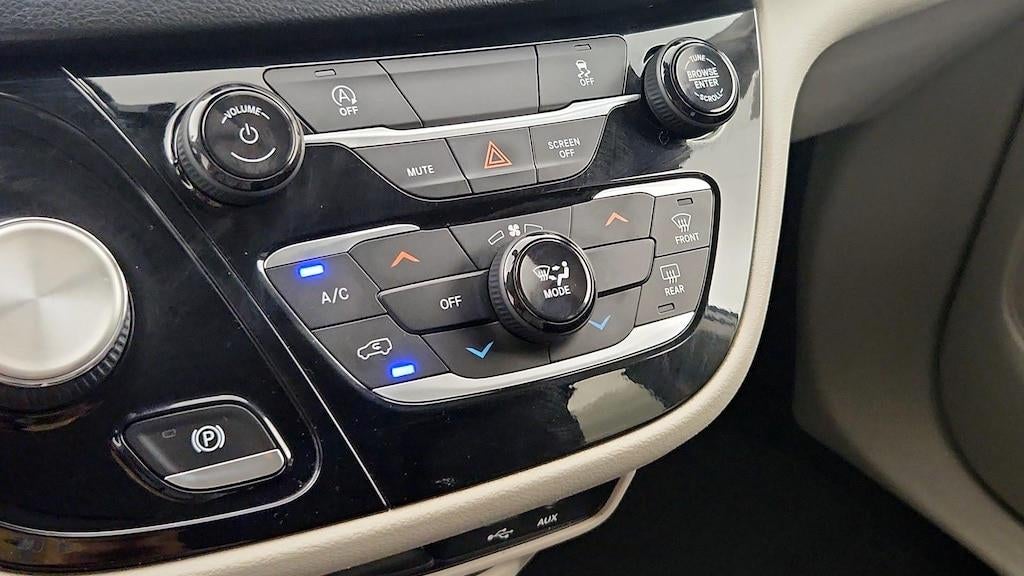 2020 Chrysler Voyager LXi
