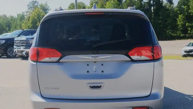 2020 Chrysler Voyager LXi