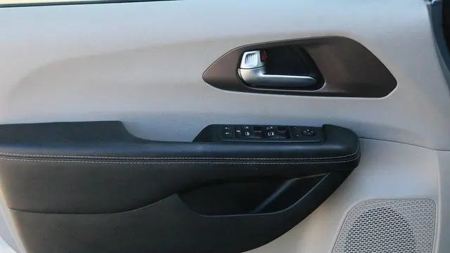 2020 Chrysler Voyager LXi