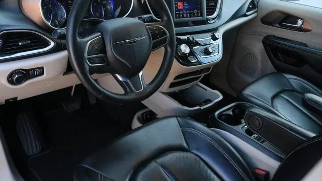 2020 Chrysler Voyager LXi