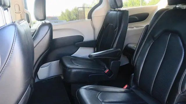 2020 Chrysler Voyager LXi