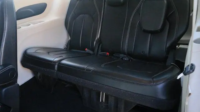 2020 Chrysler Voyager LXi