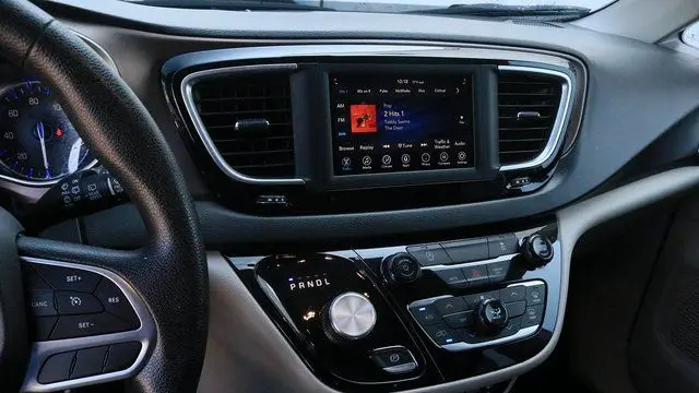 2020 Chrysler Voyager LXi