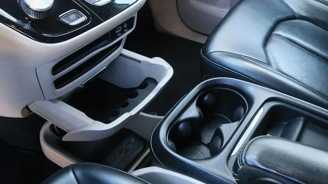 2020 Chrysler Voyager LXi