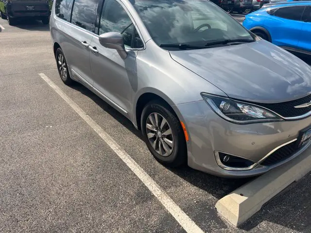 2019 Chrysler Pacifica - $17,254
