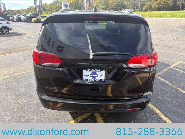 2020 Chrysler Pacifica - $13,977