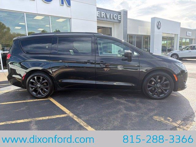 2020 Chrysler Pacifica - $13,977