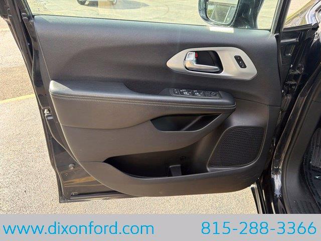 2020 Chrysler Pacifica - $13,977