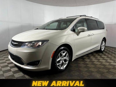 2017 Chrysler Pacifica Touring-L Plus 4DR Mini-Van