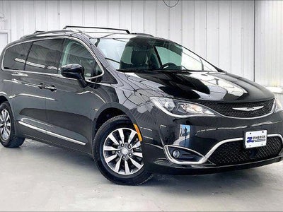 2019 Chrysler Pacifica Touring L Plus 4DR Mini-Van