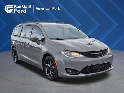 2020 Chrysler Pacifica Touring L Plus 4DR Mini-Van