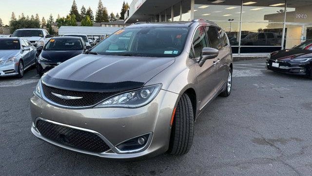2017 Chrysler Pacifica Touring-L Plus