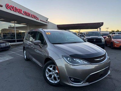2017 Chrysler Pacifica Touring-L Plus 4DR Mini-Van