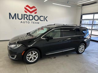 2018 Chrysler Pacifica with Brilliant Black Crystal Pearlcoat Exterior