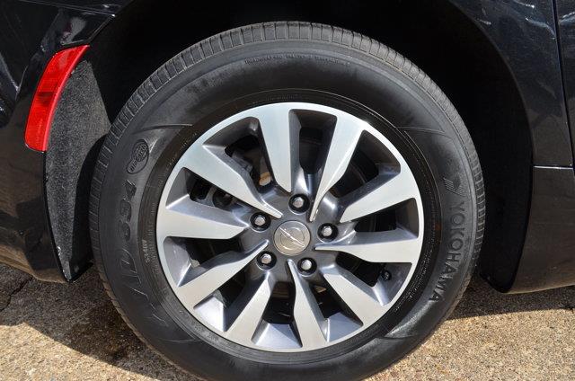 2020 Chrysler Pacifica - $22,900