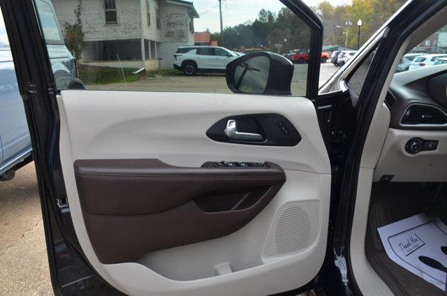 2020 Chrysler Pacifica - $22,900