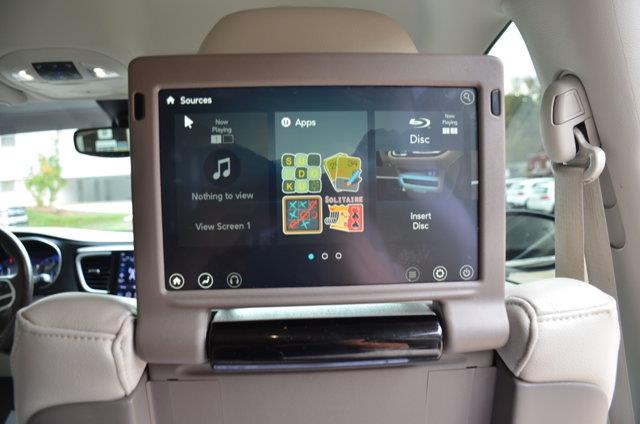 2020 Chrysler Pacifica - $22,900