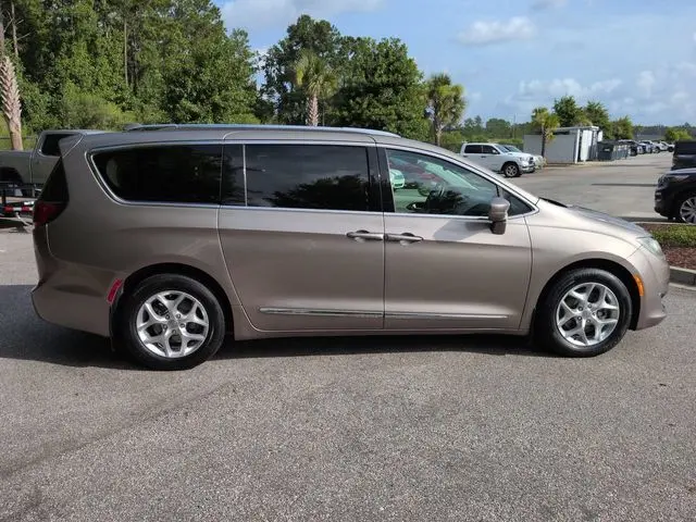 2017 Chrysler Pacifica - $12,499