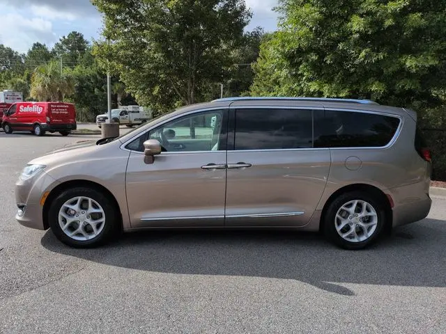 2017 Chrysler Pacifica - $12,499