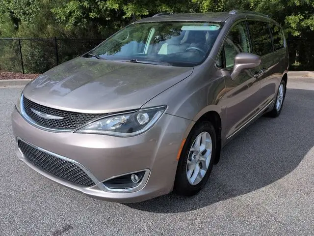 2017 Chrysler Pacifica - $12,499