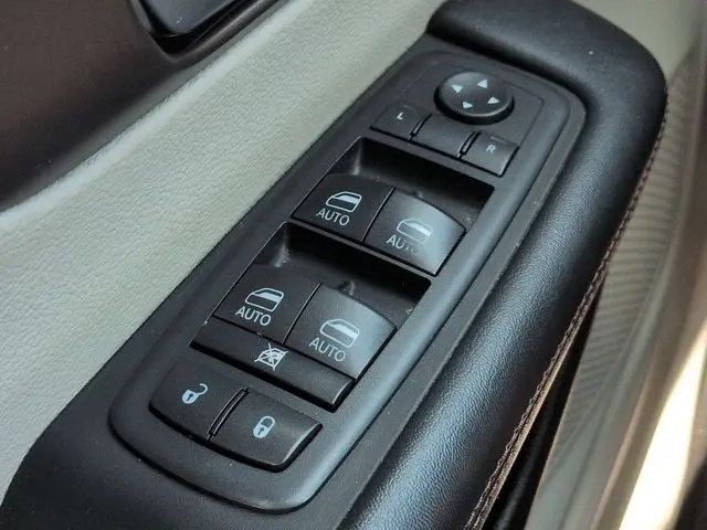2017 Chrysler Pacifica - $12,499