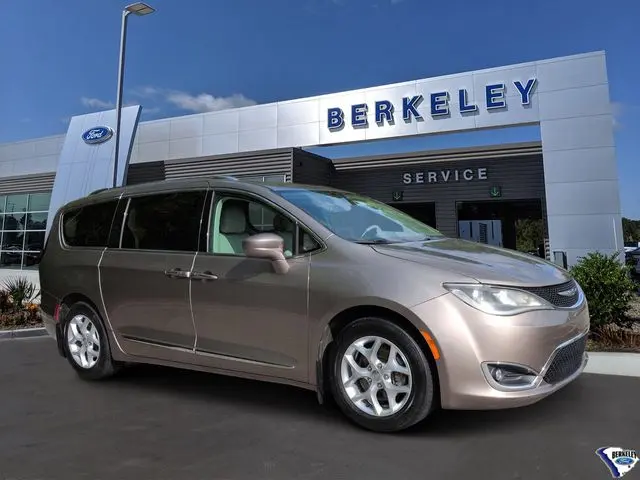 2017 Chrysler Pacifica - $12,499