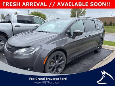 2020 Chrysler Pacifica Touring L Plus 4DR Mini-Van