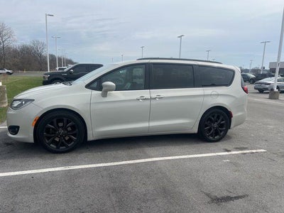 2020 Chrysler Pacifica Touring L Plus 4DR Mini-Van