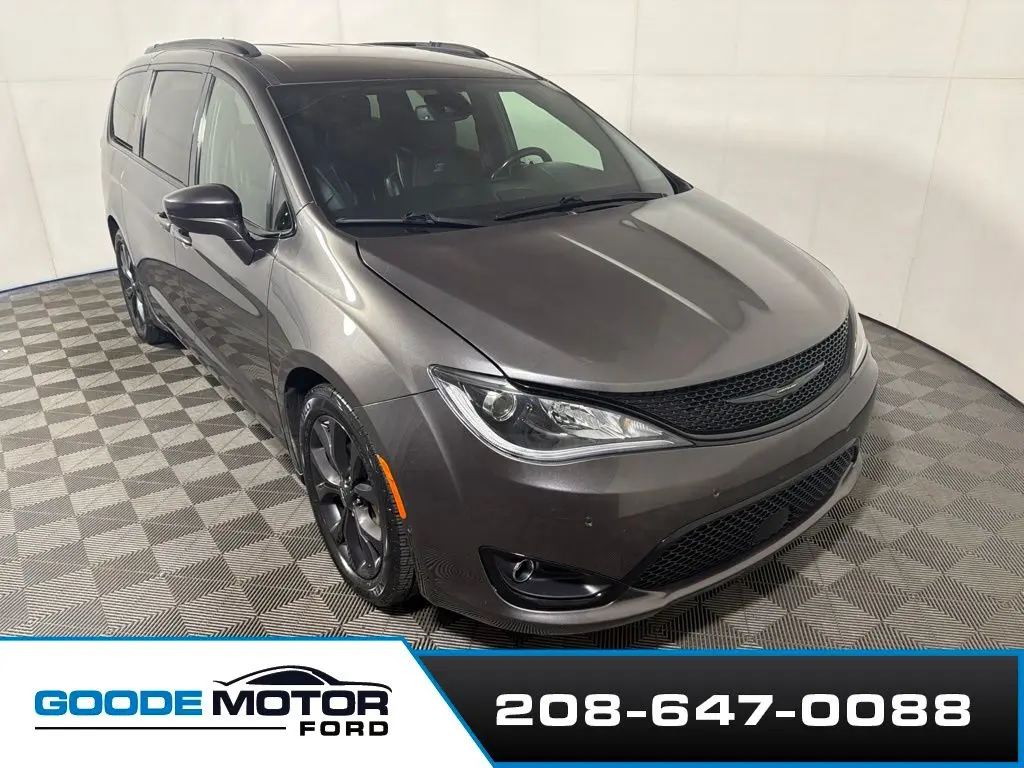 2020 Chrysler Pacifica - $17,999