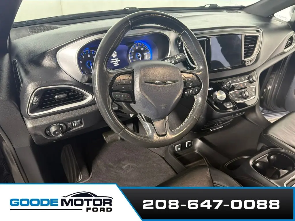 2020 Chrysler Pacifica - $17,999
