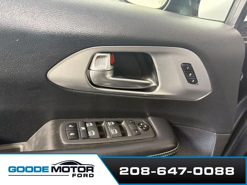 2020 Chrysler Pacifica - $17,999