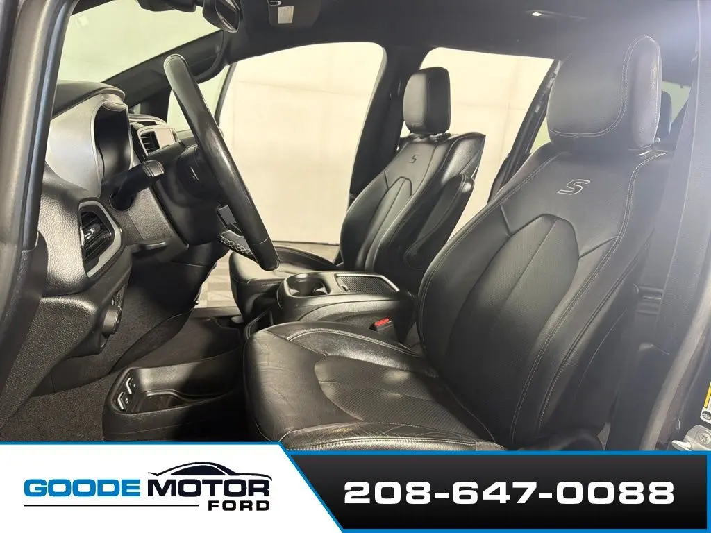 2020 Chrysler Pacifica - $17,999