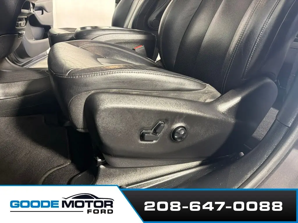 2020 Chrysler Pacifica - $17,999