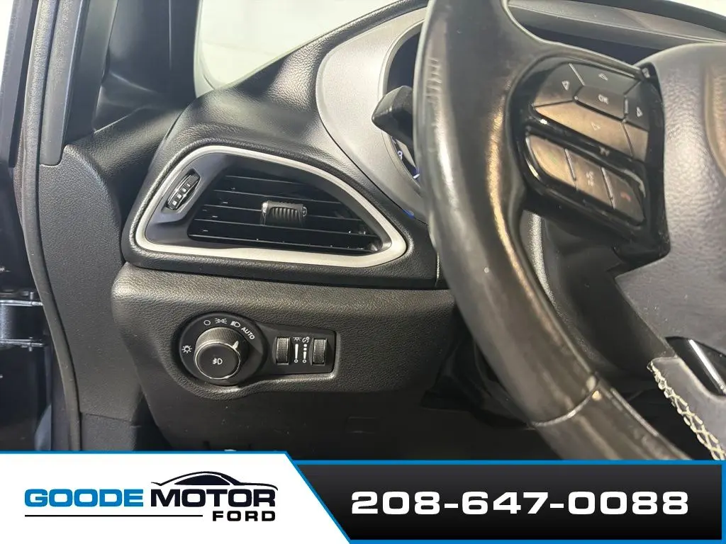 2020 Chrysler Pacifica - $17,999