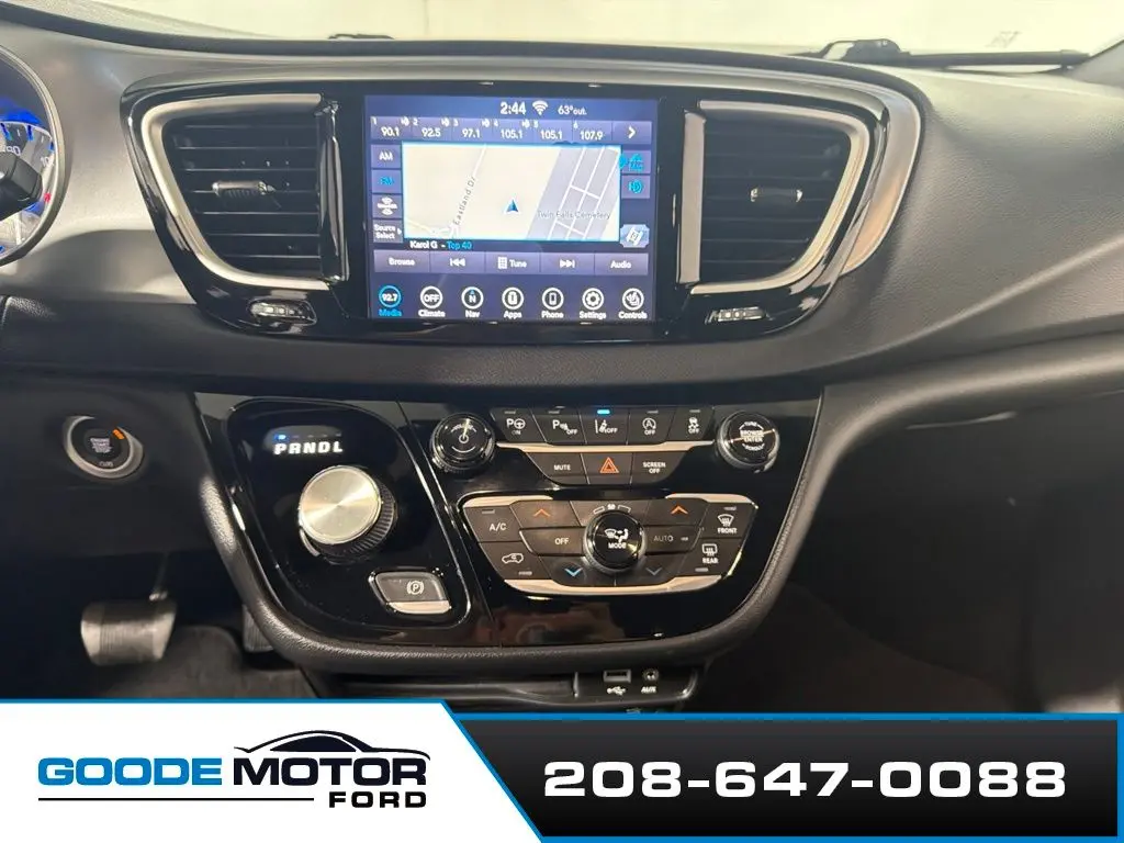2020 Chrysler Pacifica - $17,999