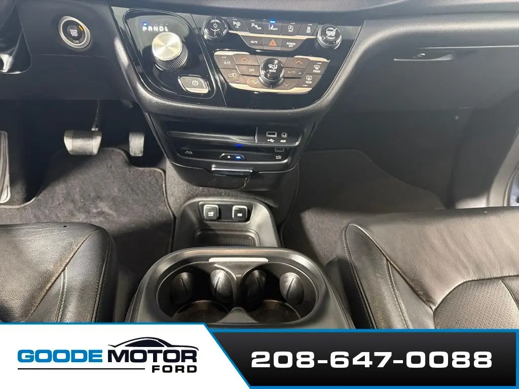 2020 Chrysler Pacifica - $17,999