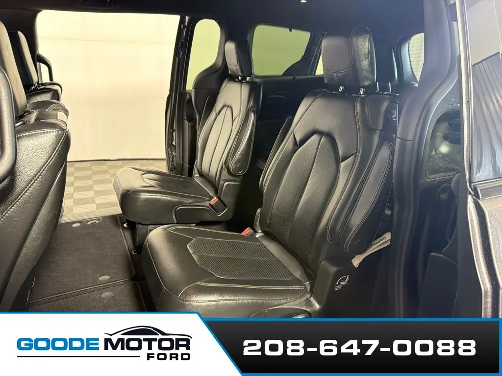 2020 Chrysler Pacifica - $17,999